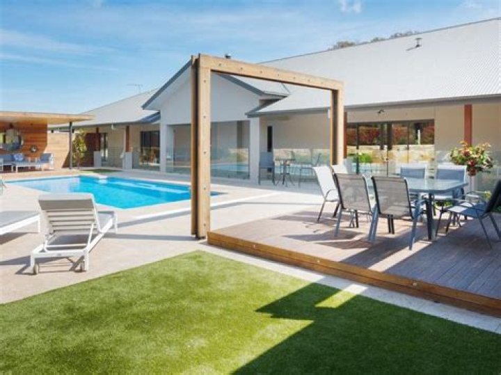Aussie race car driver buys Bathurst home