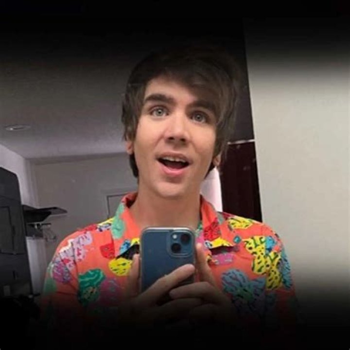 Damon Fizzy – Celebsgraphy